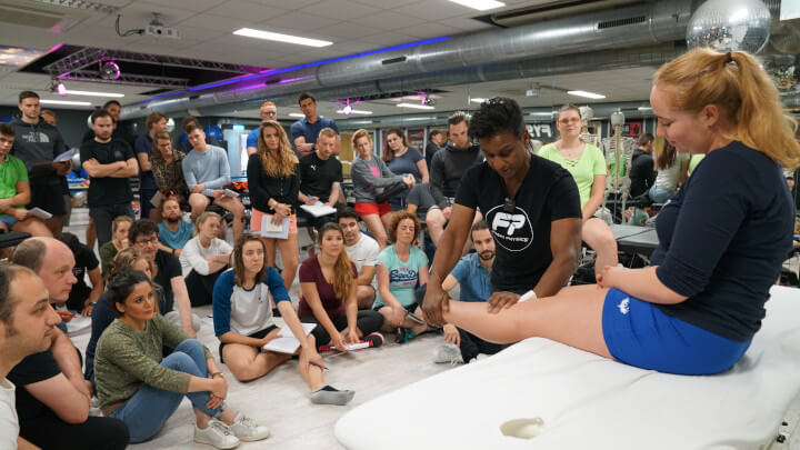 Professional physiotherapy session with 4xT therapy techniques